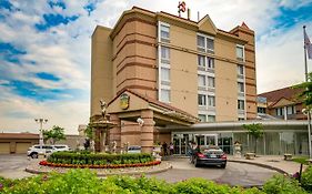 Monte Carlo Inn Airport Suites